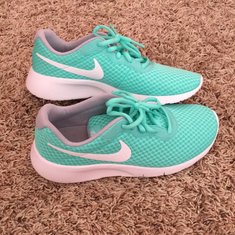 Nike tanjuns